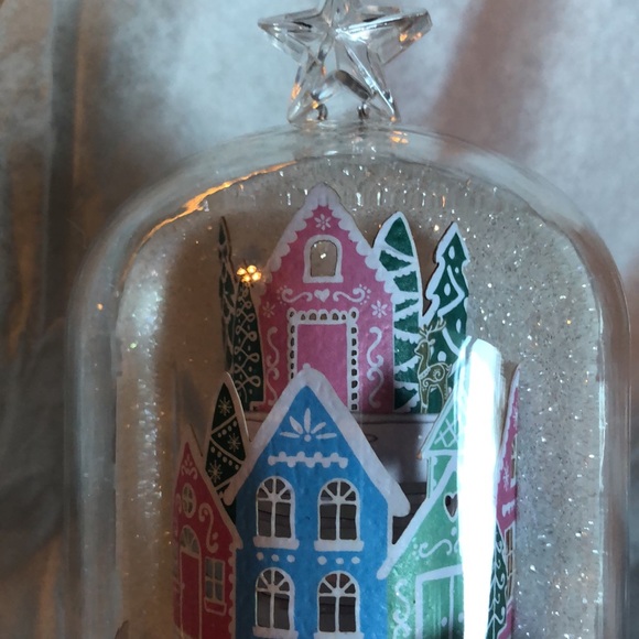 Bath & Body Works Holiday Village Cloche Nightlight Wallflowers Fragrance Plug. - Picture 4 of 11